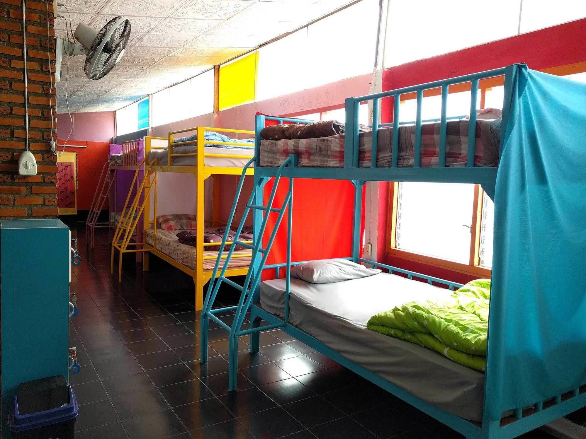 Funky Box Hostel チェンコーン エクステリア 写真