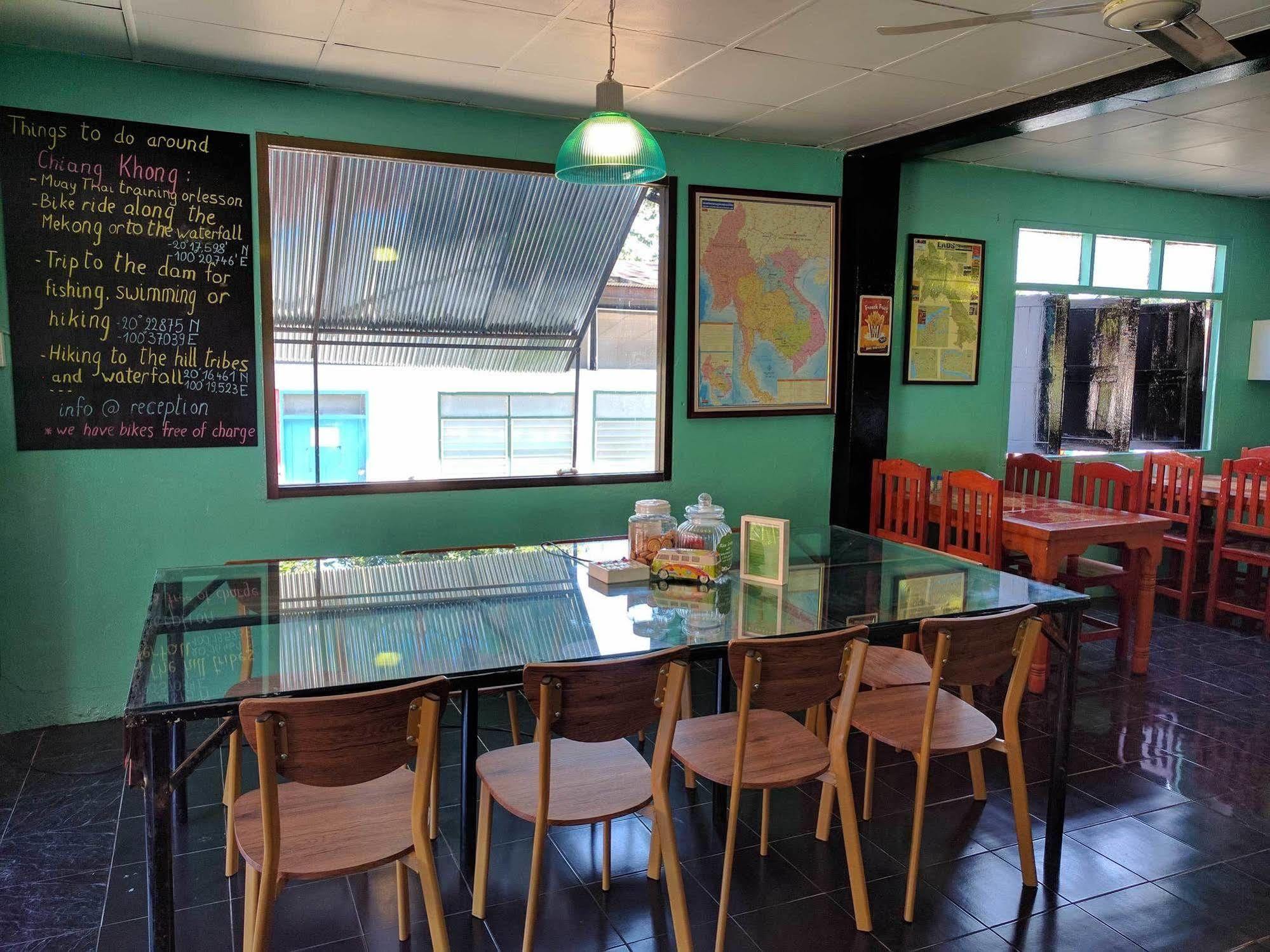 Funky Box Hostel チェンコーン エクステリア 写真