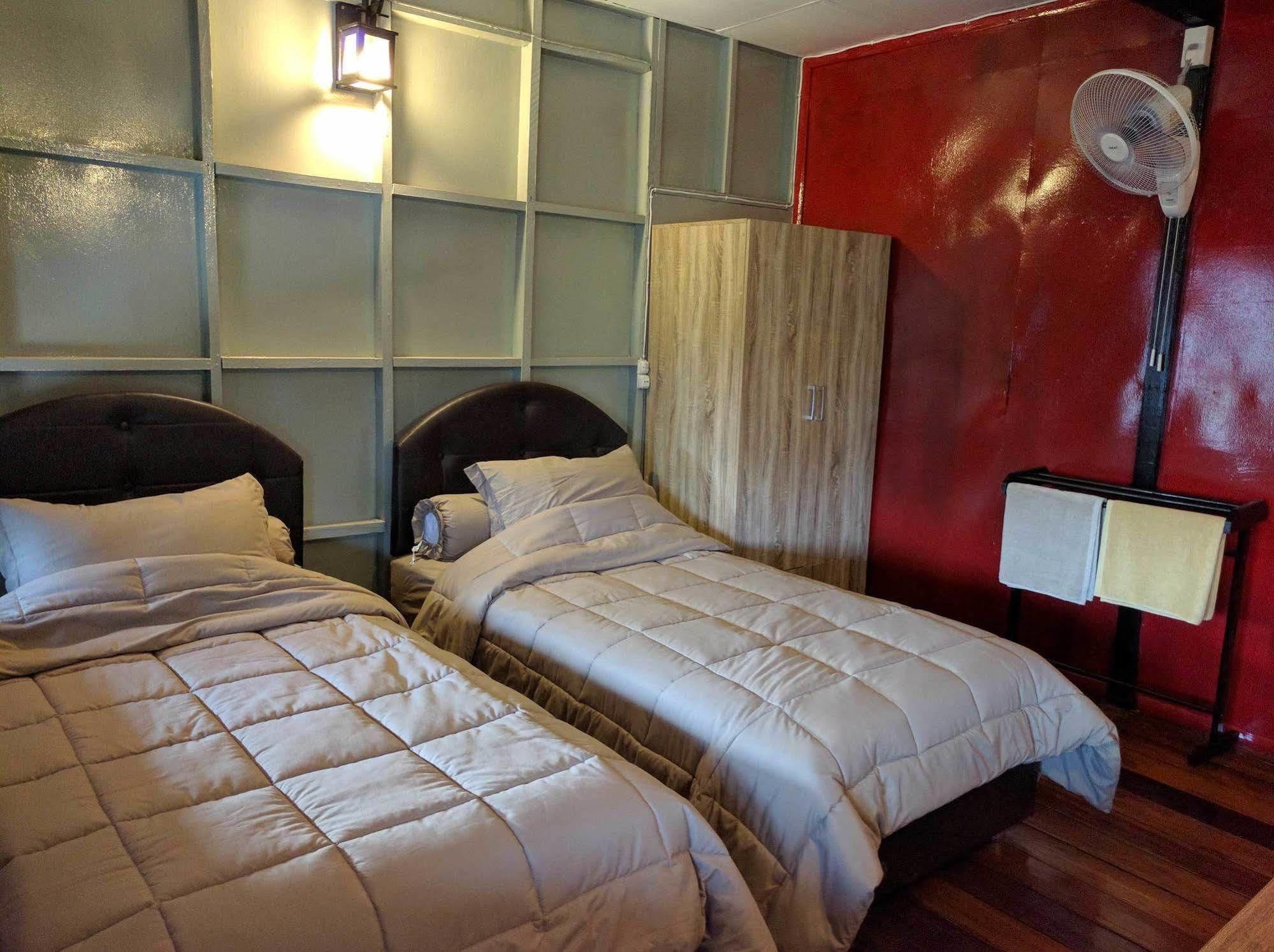 Funky Box Hostel チェンコーン エクステリア 写真