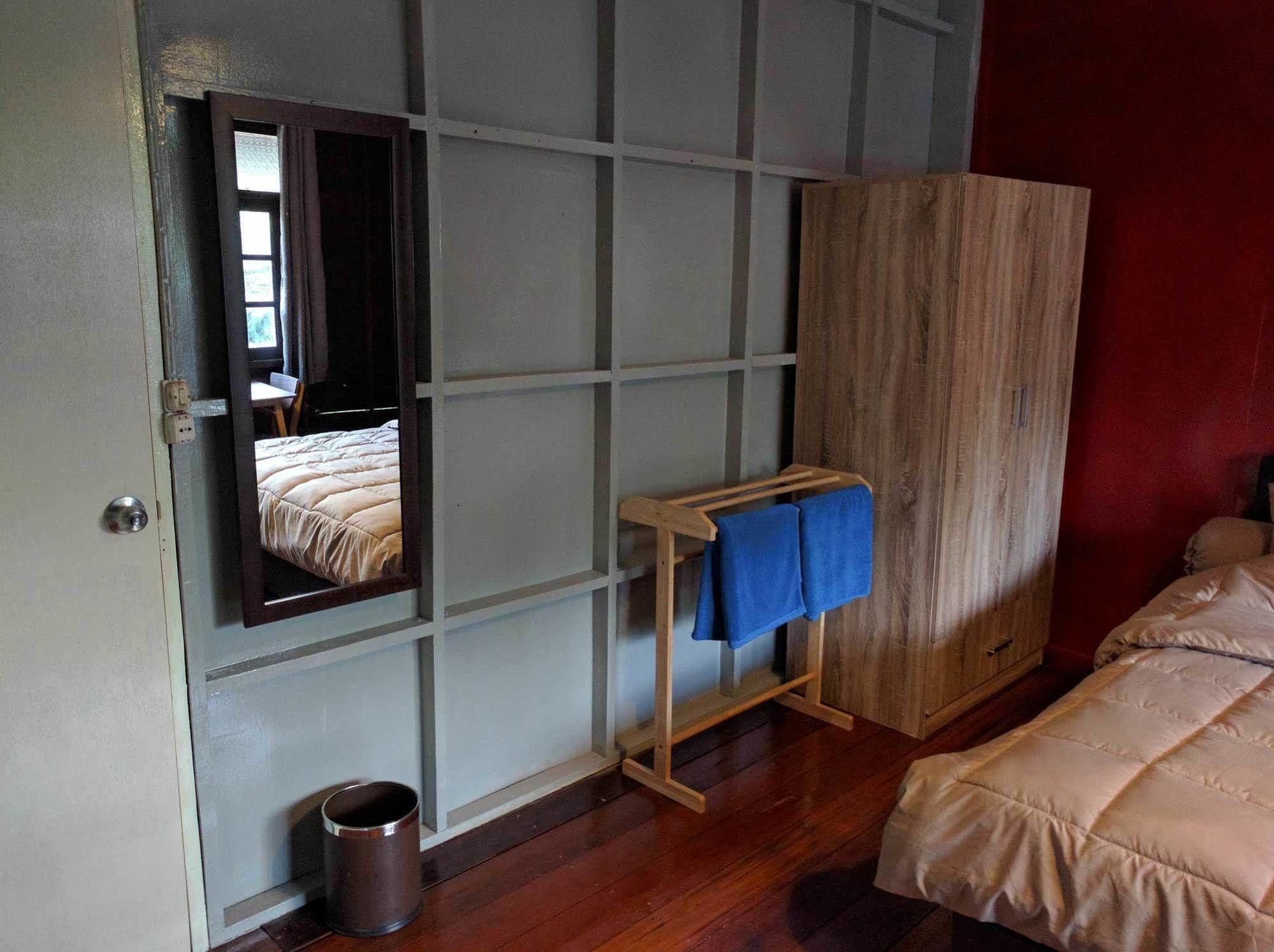 Funky Box Hostel チェンコーン エクステリア 写真