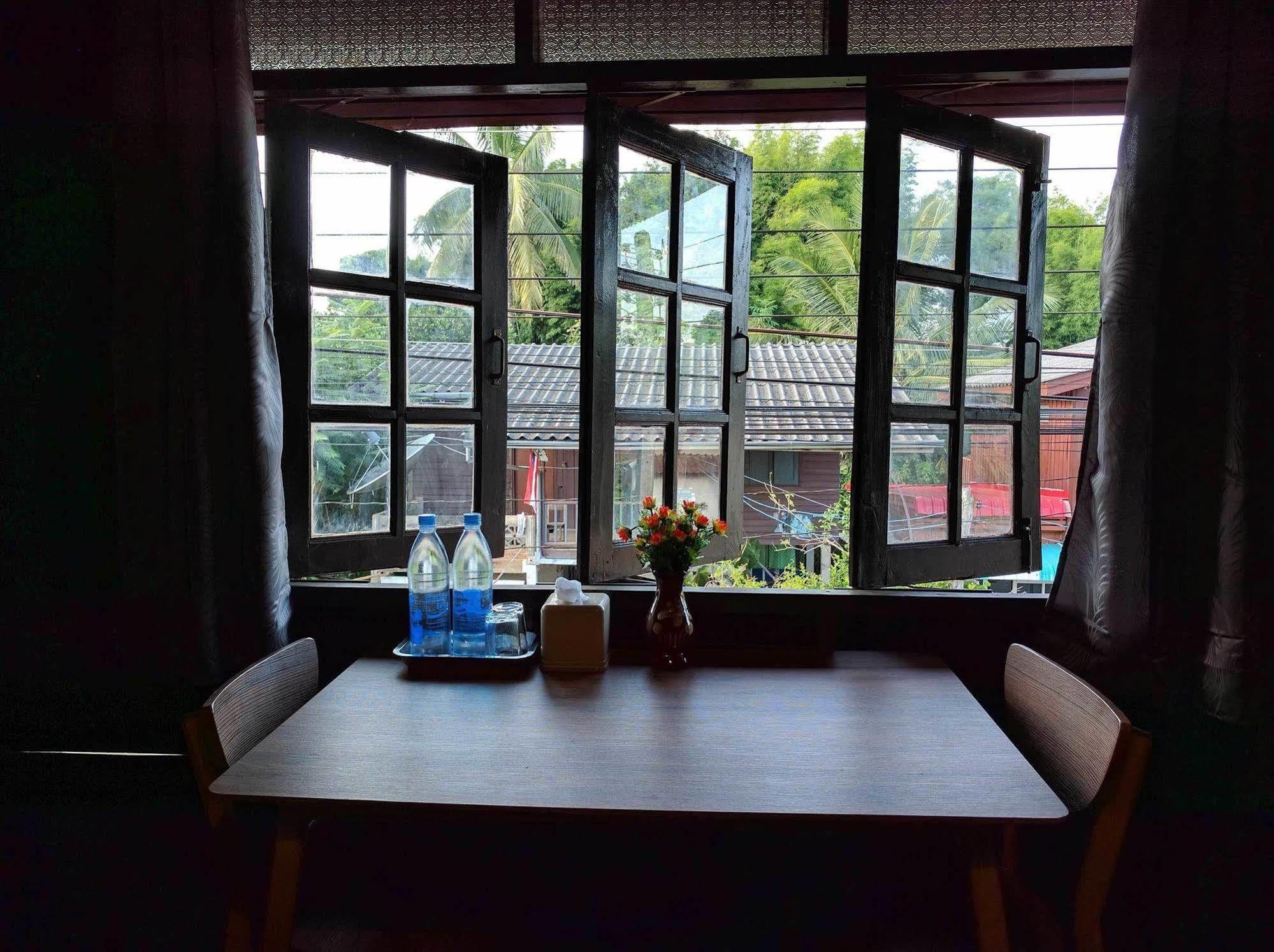 Funky Box Hostel チェンコーン エクステリア 写真