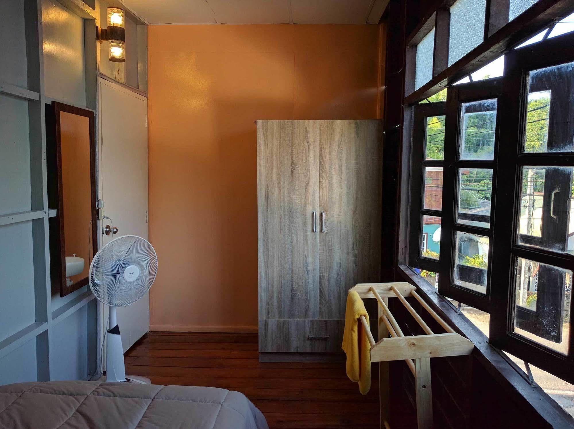 Funky Box Hostel チェンコーン エクステリア 写真